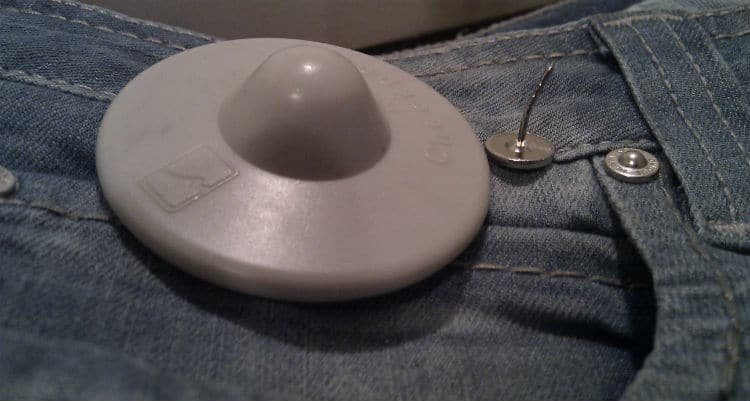¿Cómo quitar la alarma de la ropa? 