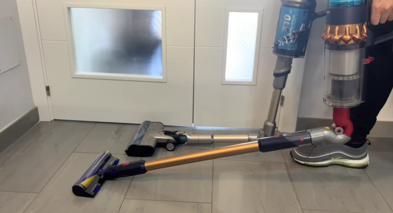 Comparando brazos flexibles de las aspiradoras sin cable Dyson Gen 5 y Rockstar 12500