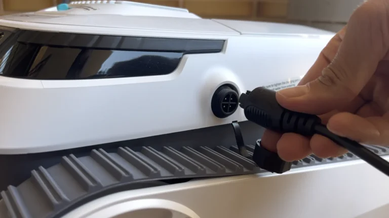 Conector de un robot limpiafondos