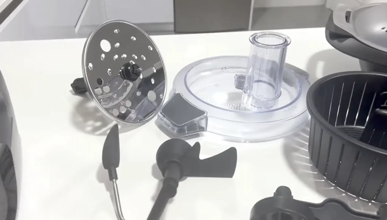 Probando accesorios del robot de cocina de Cecotec