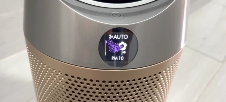 Probando el detector de partículas contaminantes del ventilador Dyson