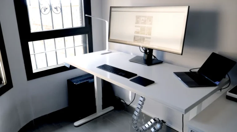 Probando la mesa de escritorio Flexispot