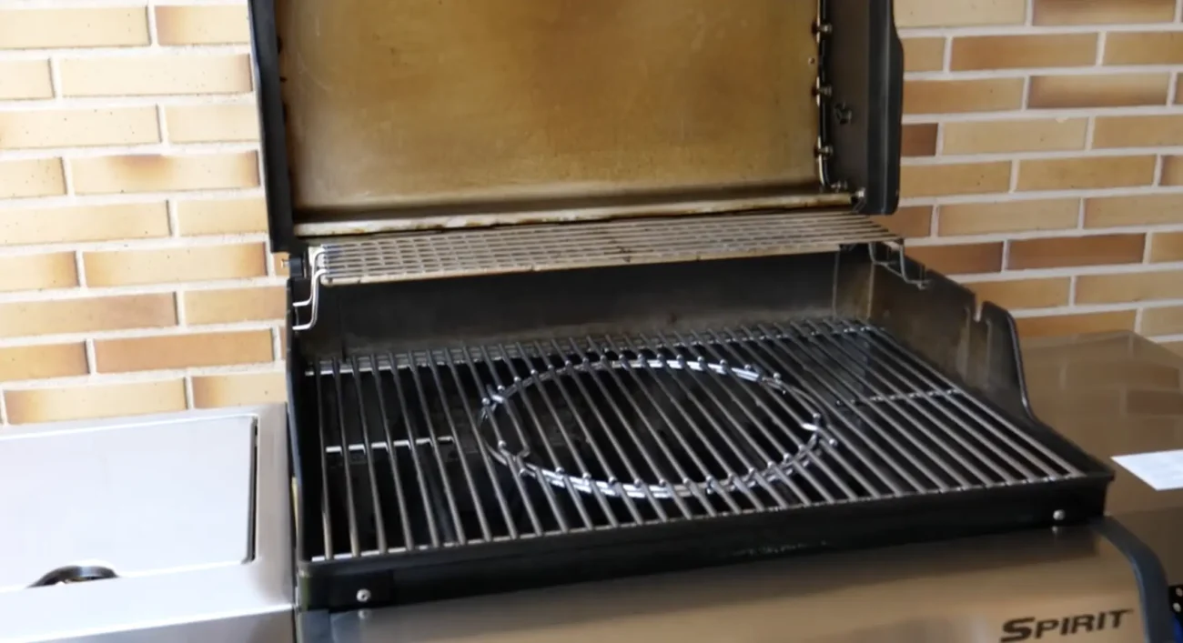 Probando la parilla de aluminio de la barbacoa de gas