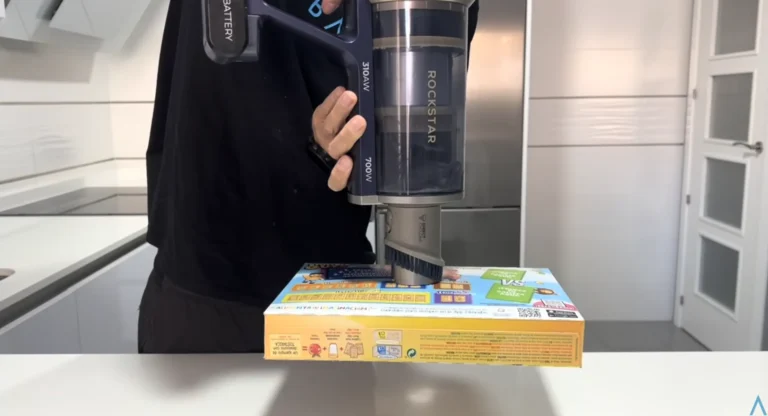 Prueba de potencia de succión levantando un paquete de galletas con la Rockstar 12500