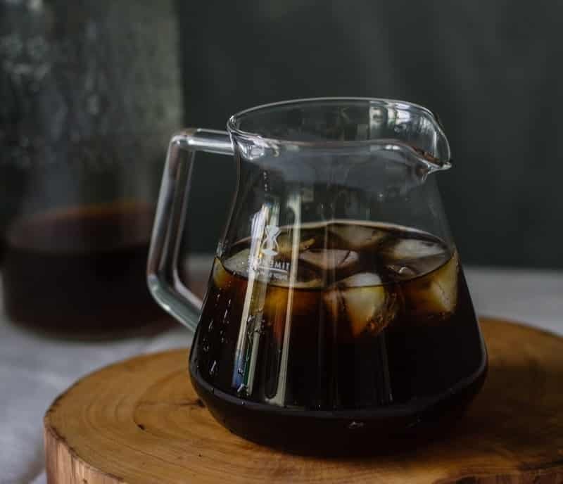  preparar un buen café con leche y hielo