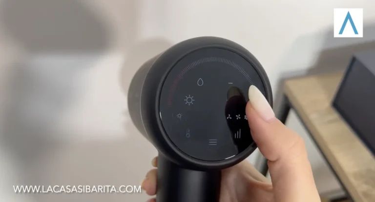 Probando el funcionamiento de la pantalla táctil del secador de pelo de Cecotec