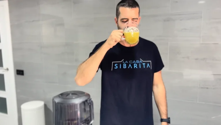 Probando el resultado de hacer diferentes zumos de naranja con batidoras de vaso