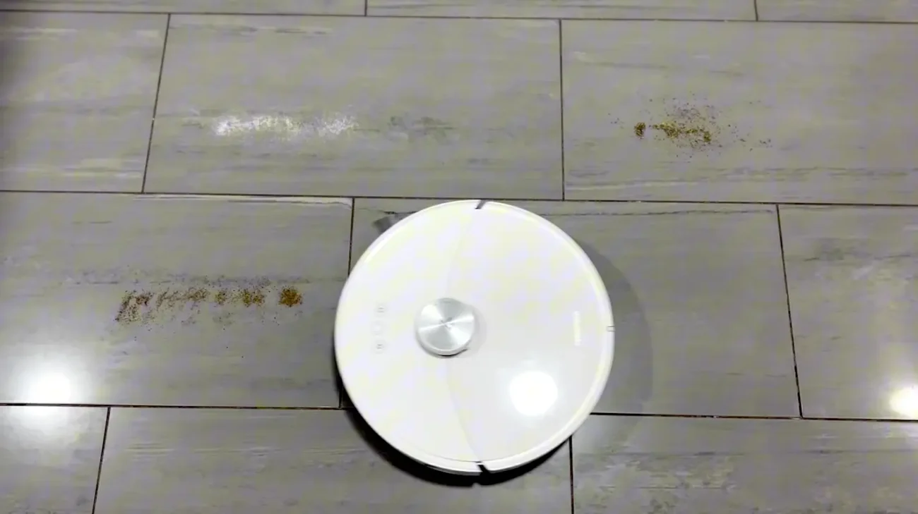 Prueba de aspirado en cocina con manchas de cacao y harina